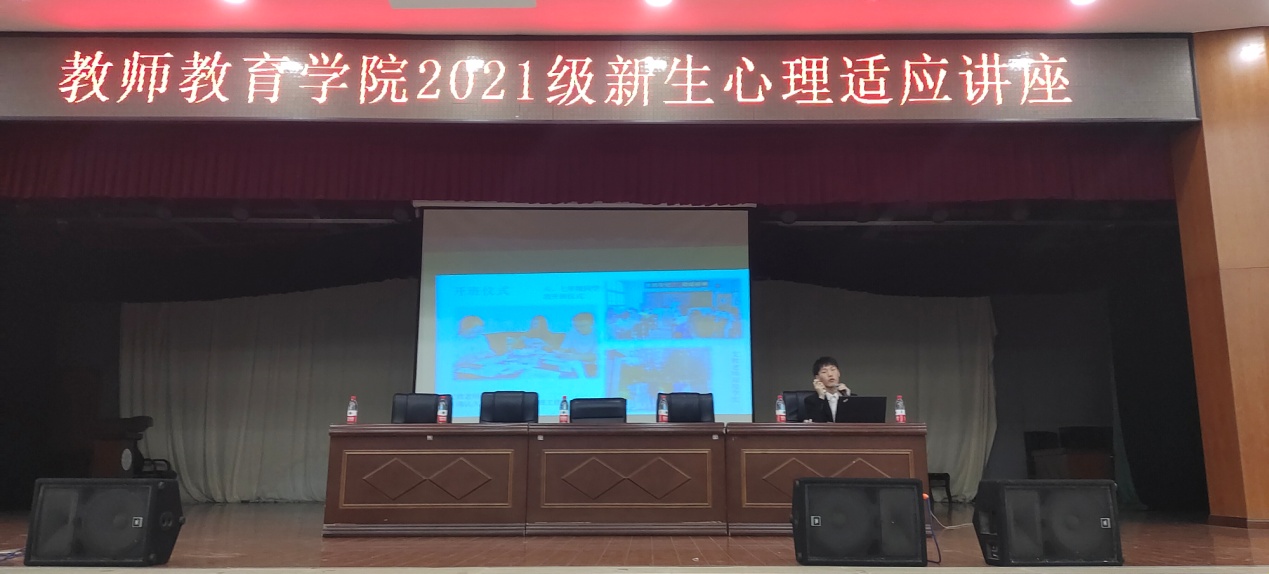 2014105班赖俊豪同学正在台上讲解.jpg